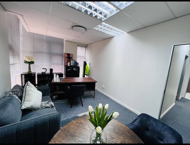 279M² OFFICE FOR SALE IN FOURWAYS